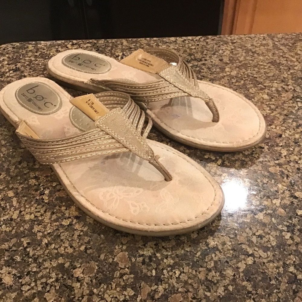Born BOC Concept Strappy Thong Sandals Pearl Gold Size 8/39